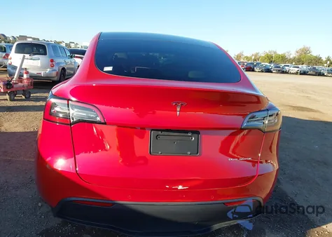 2020 Tesla Model Y Long Range Dual Motor All-Wheel Drive z USA, uszkodzony, nr VIN 5YJYGDEE4LF024043